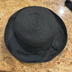 BLACK WOVEN RIMMED SUNHAT WITH BOW